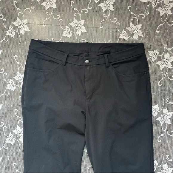 Lululemon ABC Pant Classic in Black Sz 36 - Picture 5 of 14